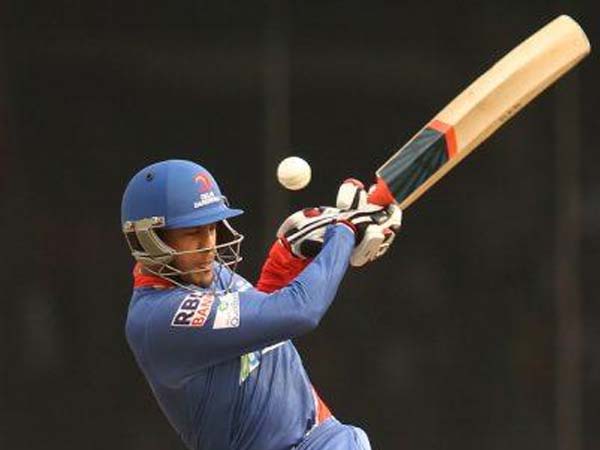 கார்த்திக் 39 ரன்கள் 