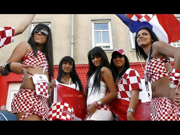 8 குரூப்கள்