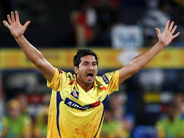 மொகித் ஷர்மா 3 விக்கெட்டுகள்