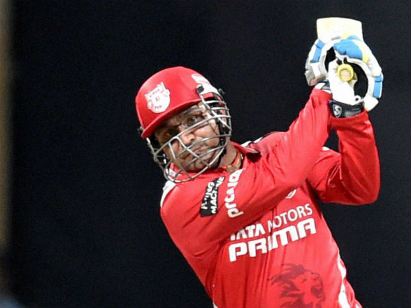 அனல் பறந்த ஷேவாக் ஆட்டம்