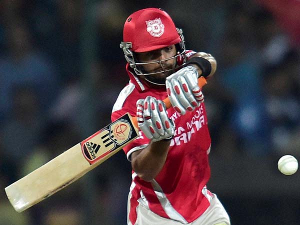 டக்வெல்லாகிய மேக்ஸ்வெல்