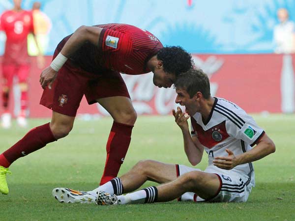 5 ரெட் கார்ட்