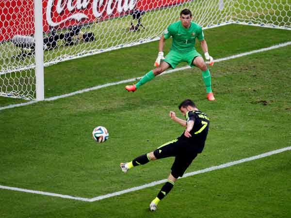 முதல் கோல் அடித்த வில்லா