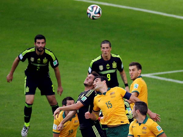 அடுத்தடுத்து பவுல்கள்