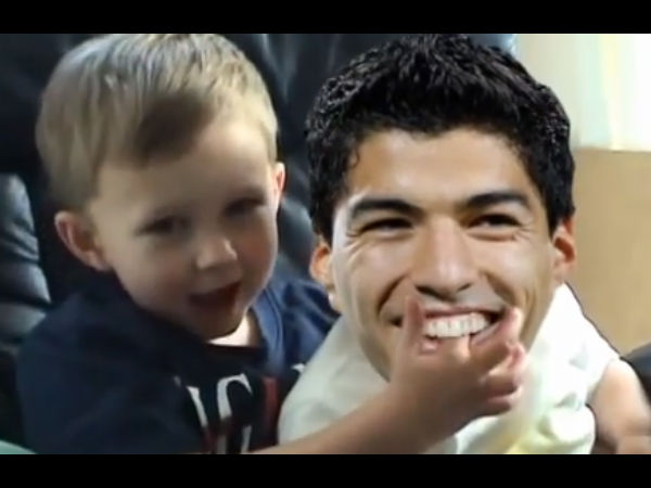 சுவாரஸ் என் விரலைக் கடி…