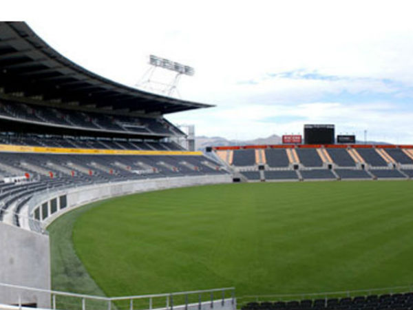 இந்திய ஸ்டேடியம் காலி..