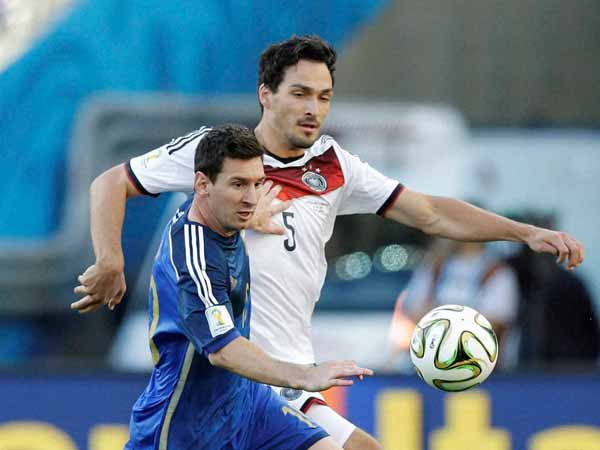 கோல் அடிக்காமலே....