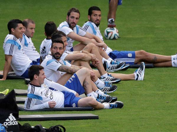 60 ரசிகர்கள் கைது