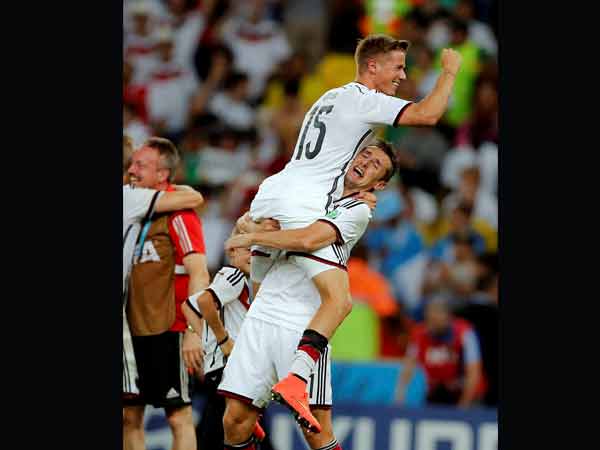 குளோஸுக்குப் பதில் களம் இறங்கியவர்