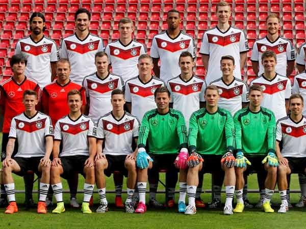 இளைஞர்களைப் பொறுக்கி எடுத்து