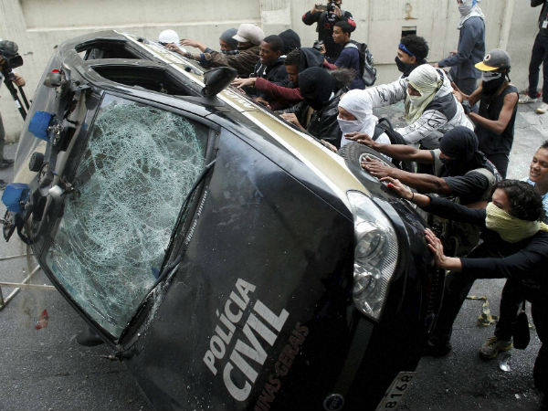 பிரமாண்டப் போராட்டங்கள் 15