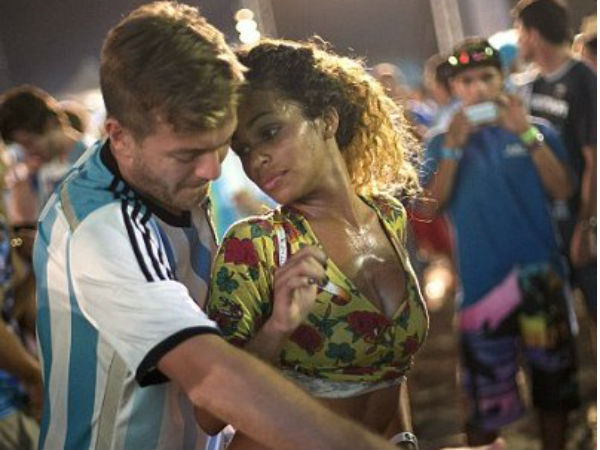 ஓ ரசிக்கும் சீமானே பார்...