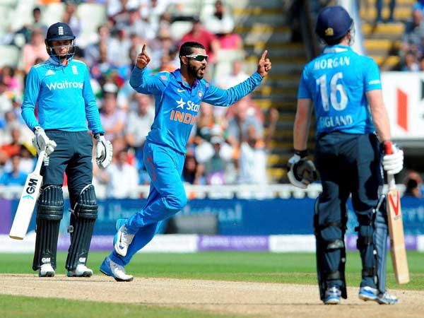 23 ரன்களில் 3 விக்கெட்டைப் பறி கொடுத்த இங்கிலாந்து