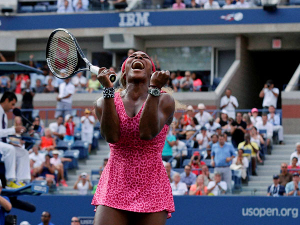 ஓங்கி நிற்கும் செரீனா கை