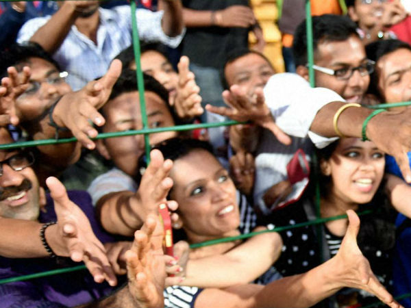 ஆட்டோகிராப் வித் போட்டோகிராப்