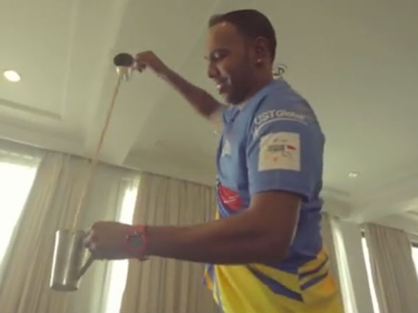 களத்தில் குதித்த வீரர்கள்