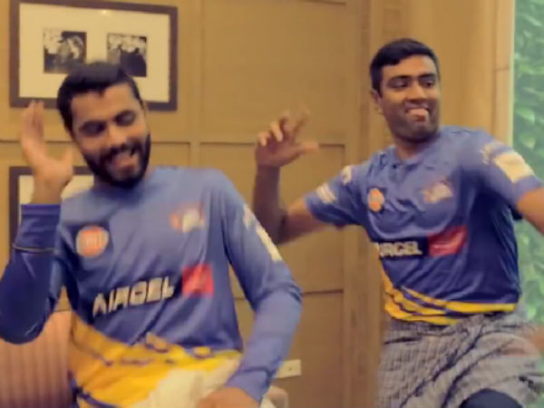 நிஜ டான்சர்கள் போலவே...