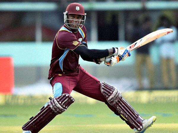 321 ரன்களைக் குவித்த மே. இந்தியா தீவுகள்