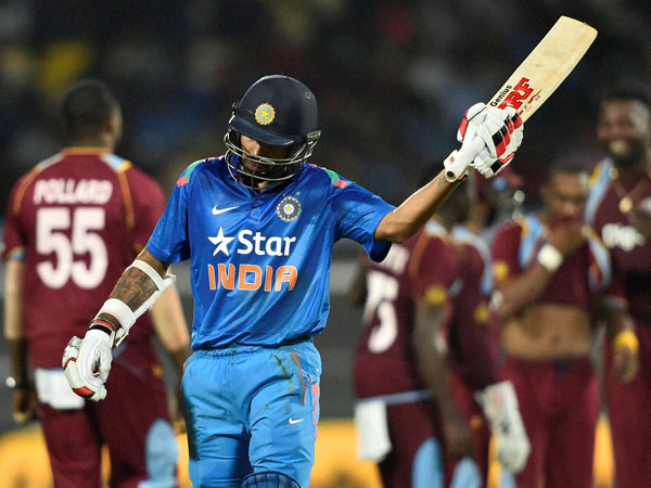 சமாளித்த தவான்