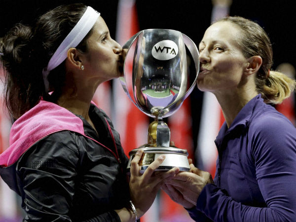 Sania Mirza, Cara Black clinch doubles title at WTA Finals