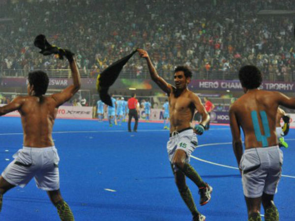 Hockey: Pak players remove shirt, hurl obscene gestures after win 