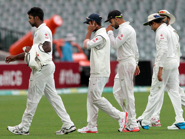 வாக் அவுட் செய்த வீரர்கள்