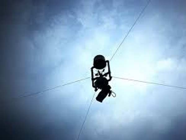 முதல் சர்ச்சை