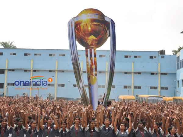 School Students Wishing the Indian Team