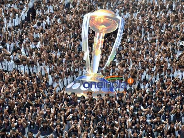 School Students Wishing the Indian Team