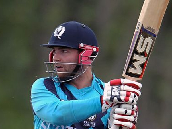 சொல்லி வைத்தமாதிரி அவுட்