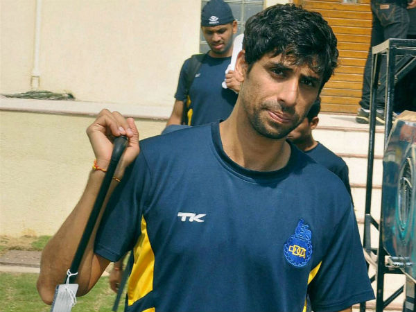 நெக்ரா தலைமையில் பவுலிங் படை