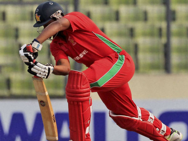 பந்து வீச்சிலும் யூ.ஏ.இ அசத்தல்