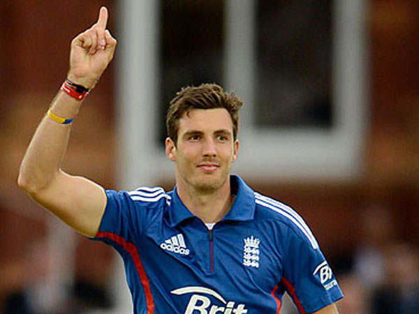 இத்தனை அடி வாங்கியும் அபாரம்