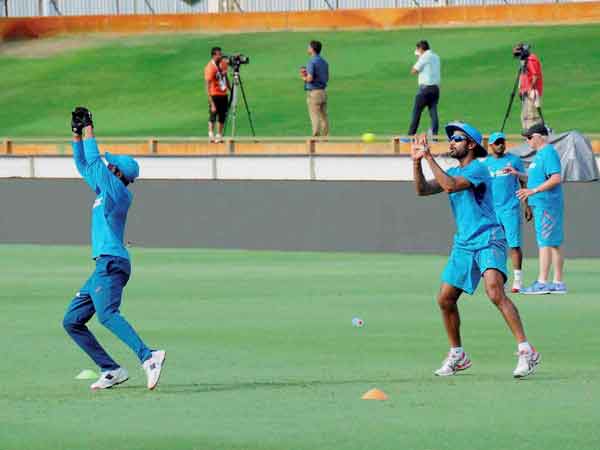 பயிற்சியில் வீர்ர்கள்