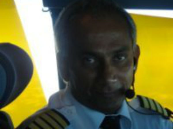 இரு உலகக் கோப்பைப் போட்டிகளில் விளையாடியவர் இரு உலகக் கோப்பைப் போட்டிகளில் விளையாடியவர்