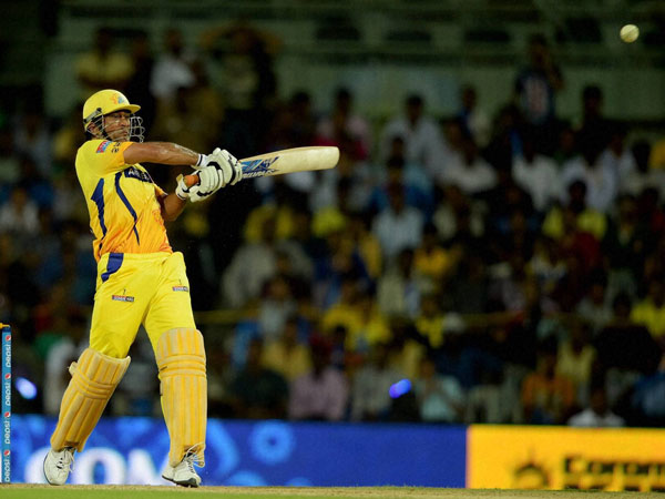 அடுத்தடுத்து டோணி சிக்சர்கள்