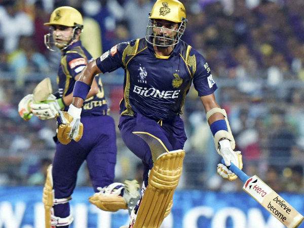 சட்டையை பிடித்து உலுக்கி..