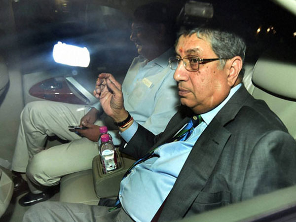 சீனி குடும்பம் மீது பாய்ந்த தாகூர்