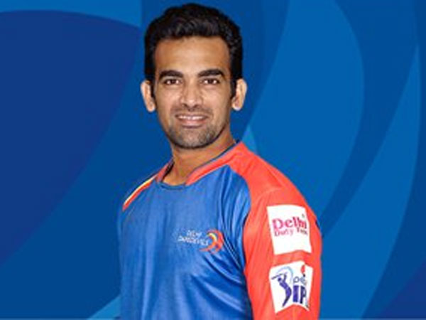 ஜாகீர்கான் அபார பந்துவீச்சு