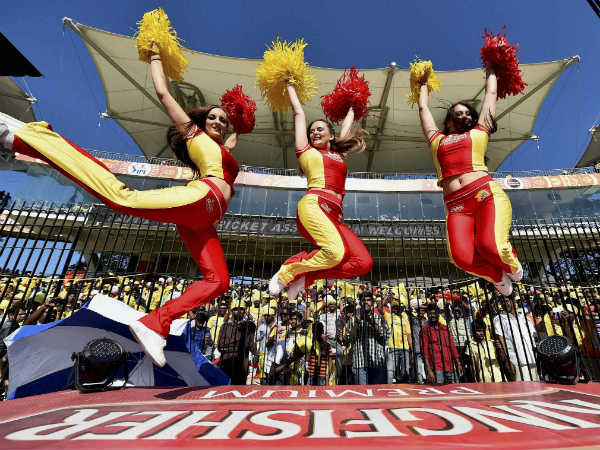 உரித்துப் பார்க்கும் ரசிகர்கள்