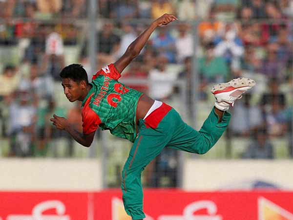 அசத்தல் பவுலர்