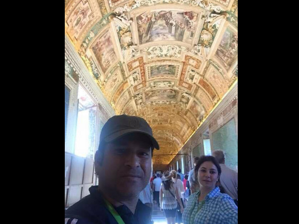 மனைவி, மகளுடன்