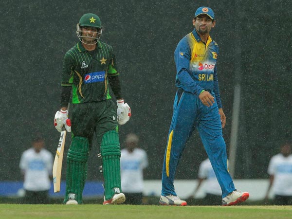 இடைநிறுத்தம் இடைநிறுத்தம்