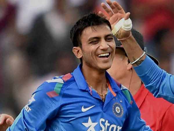 பந்தைத் திருப்ப வேண்டியதுதானே