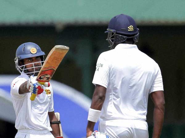 இலங்கை தடுமாற்றம்