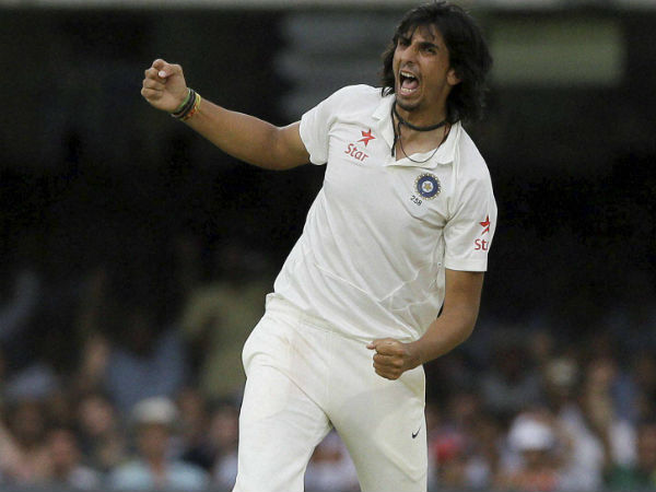 2 வீரர்களை அவுட்டாக்கியபோது சவுண்டு