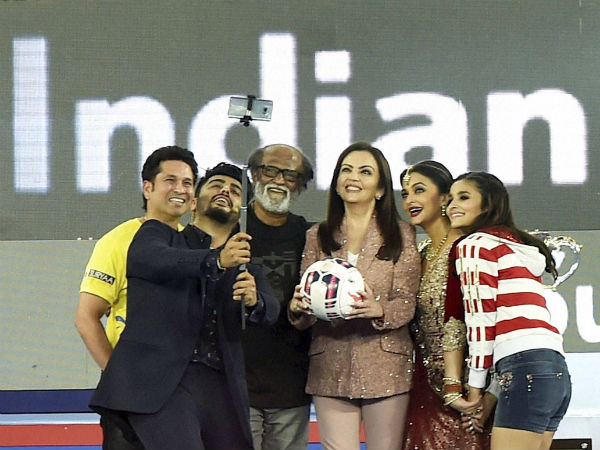 சச்சினைக் கட்டிப்பிடித்து