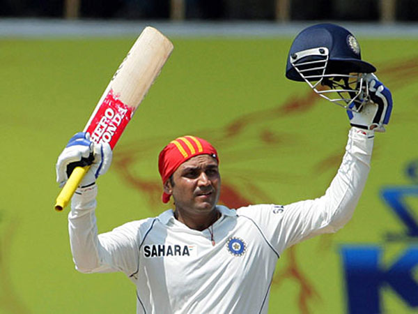 குறைந்த பந்தில் முச்சதம்