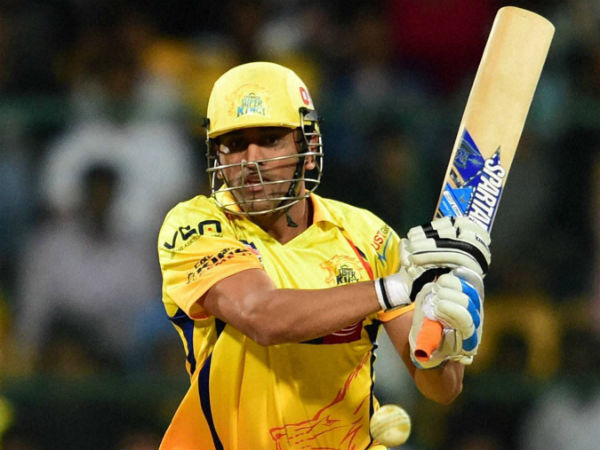 முதல் முறையாக மாறிய டோணி