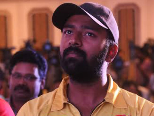 ரன்களை வாரி